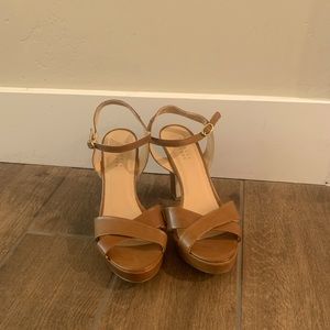 Barney’s of New York brown leather Sandals. Size 9